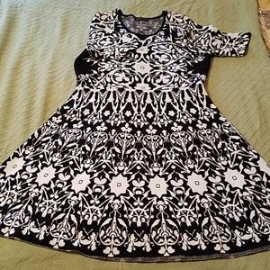 1X B&W Knit fitted dress